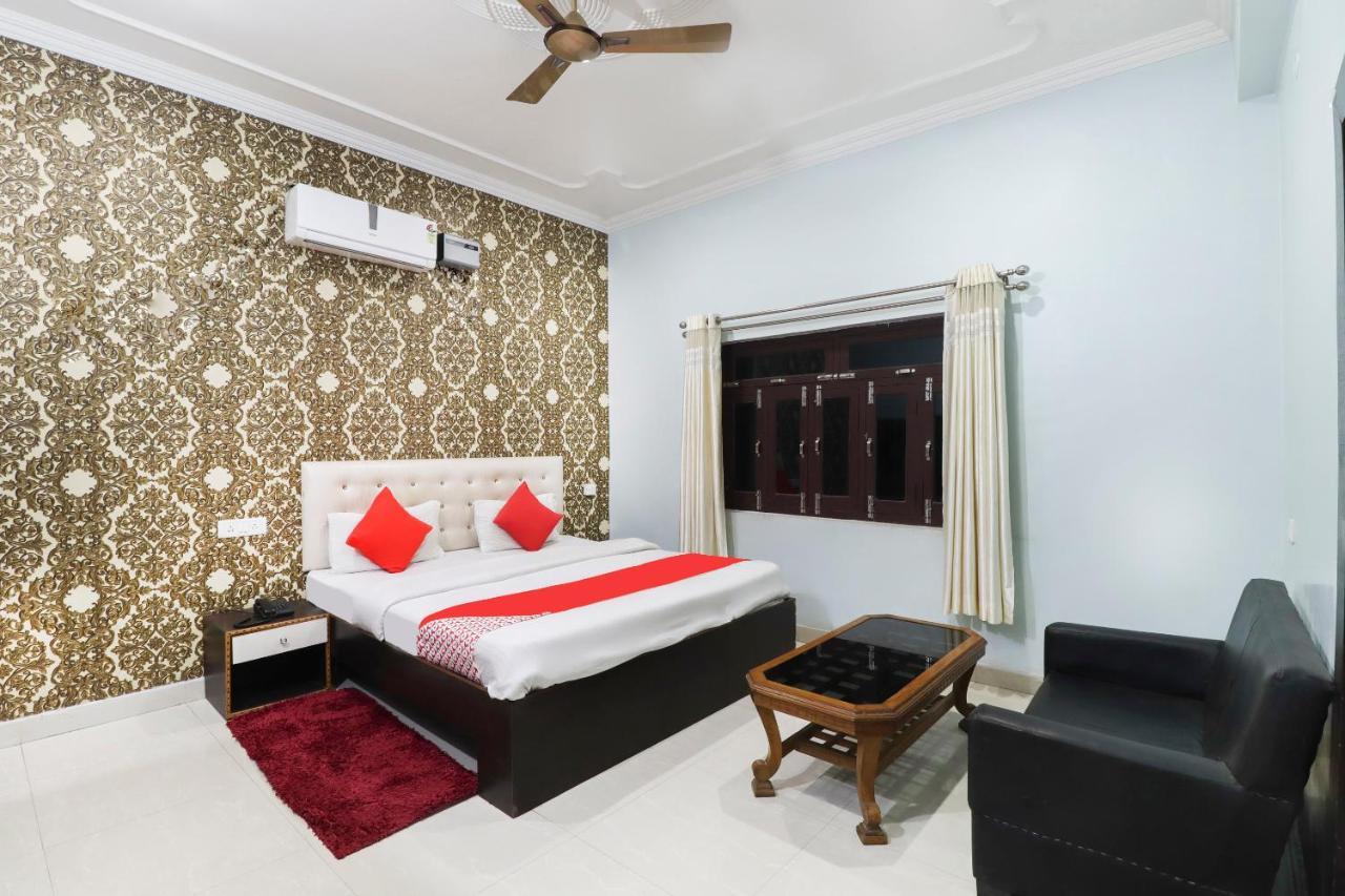 Oyo 70489 Hotel Tajvar Siwān Kültér fotó