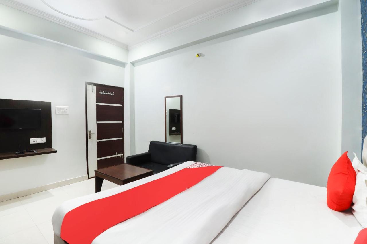 Oyo 70489 Hotel Tajvar Siwān Kültér fotó